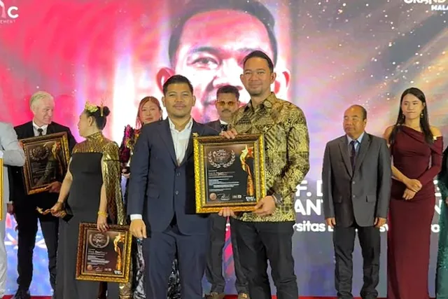 Rektor Udinus Raih Penghargaan Internasional Most Visionary Professional in Higher Education Leadership & Digital Innovation Award 2026 di Malaysia