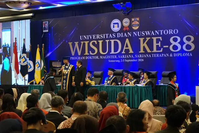 Hari Kedua Wisuda Ke-88 Udinus Resmi Lepas Lulusan Polibes Salatiga Pasca-Alih Kelola