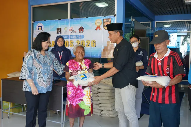 Wujud Kepedulian Sosial, Udinus Salurkan 5 Ton Beras untuk Warga Pendrikan Kidul Menjelang Lebaran